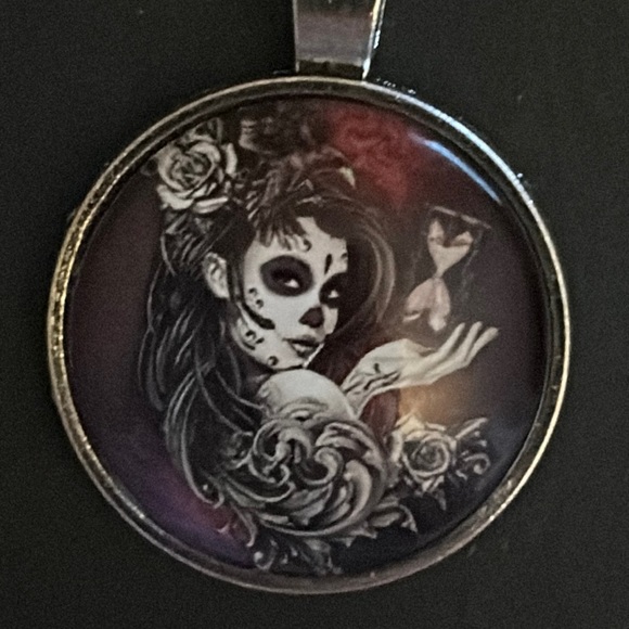 Gothic skull pendants - Picture 4 of 5